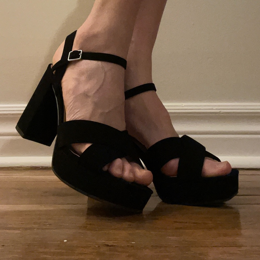 Black High heels with straps and platform
